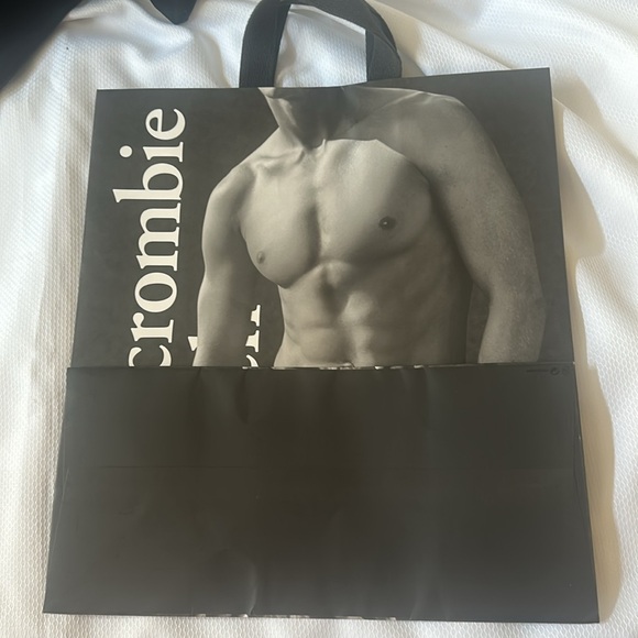 Abercrombie & Fitch Iconic Shopping Bag - Picture 3 of 5